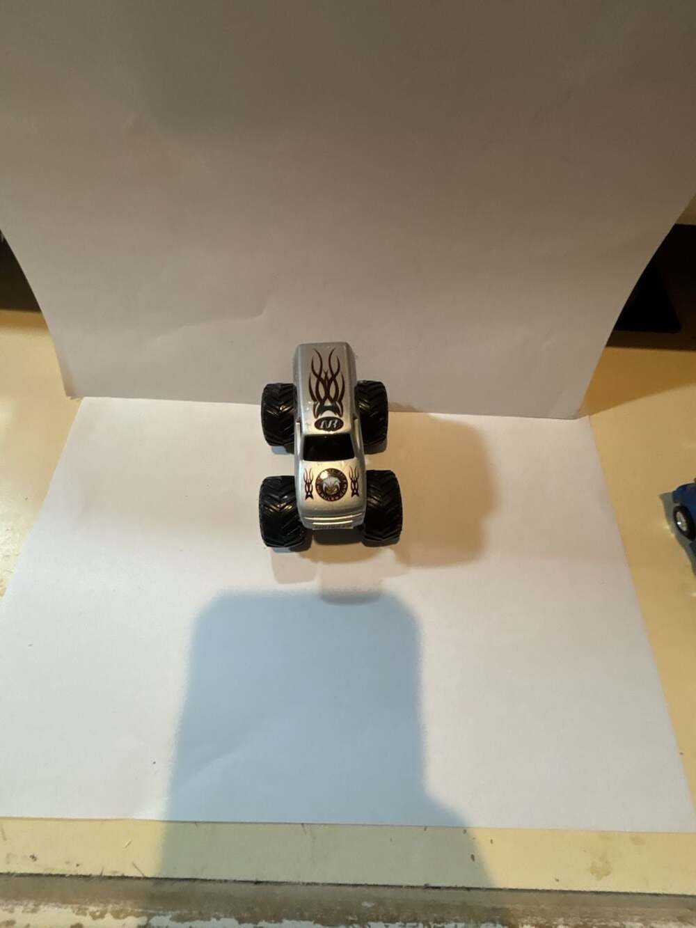 Hot wheels Monster Jam CUTTIN CORONERS plastic base Truck
